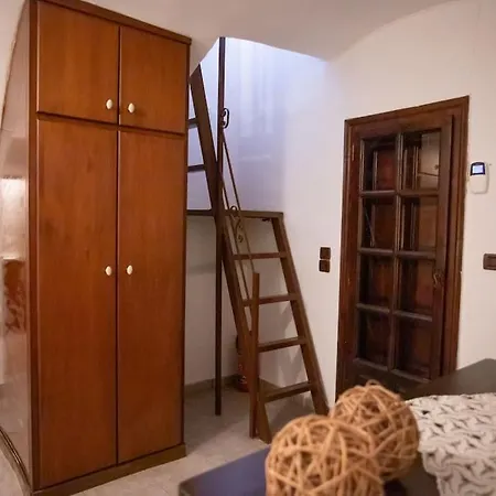 Kitta Vouterakou Family Towerhouse *