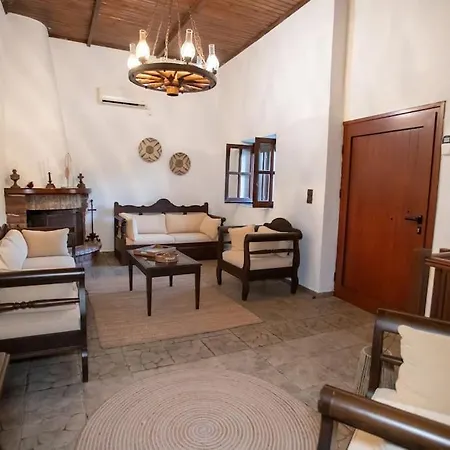 Kitta Vouterakou Family Towerhouse