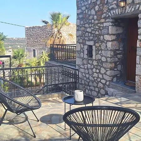 Kitta Vouterakou Family Towerhouse 别墅