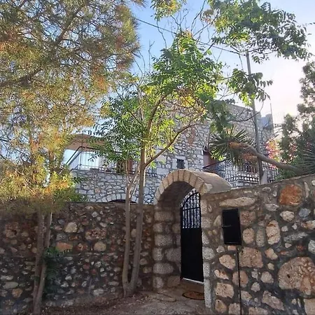 Kitta Vouterakou Family Towerhouse