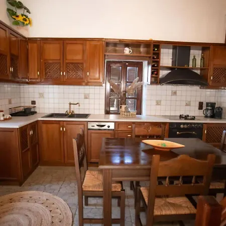 Kitta Towerhouse - Mani Sunset Views فيلة